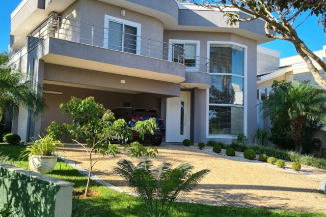 Casa em condomínio em Vinhedo