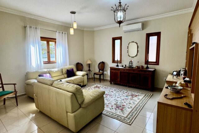Uma casa de campo na cidade!Abaixo de 1 milhão!
