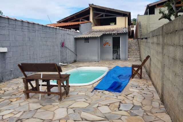 Casa com 3 quartos sendo 1 suíte
